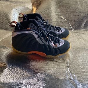 Nike Foams sz 6.5y